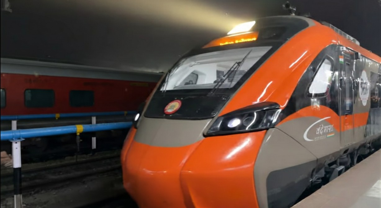 Kamakhya–Howrah Vande Bharat Sleeper Express